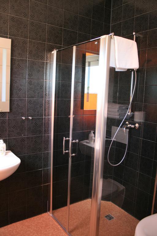 Apartmenthaus Unterwegs Rostock Phòng bức ảnh